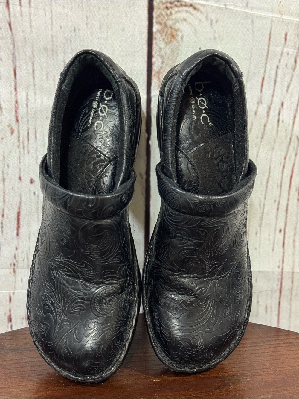 b.o.c. Black Embossed Leather Clogs women’s 9.5